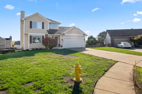1024 Ridgewood Ct, West Des Moines, IA 50265
