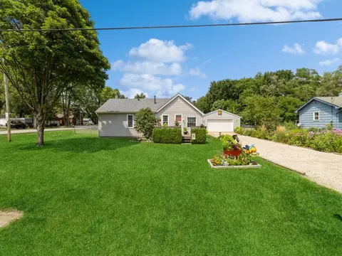 3900 NE 46th St, Des Moines, IA 50317