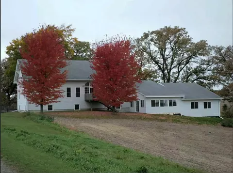 1008 S 28th Ave W, Newton, IA 50208