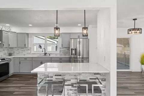 4312 65th St, Urbandale, IA 50322