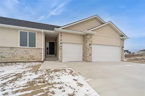 5624 NE Creek Ridge Dr, Ankeny, IA 50021