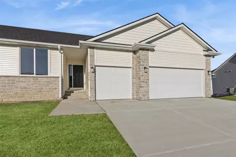 5616 NE Creek Ridge Dr, Ankeny, IA 50021