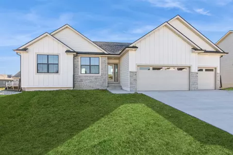 14228 N Valley Dr, Urbandale, IA 50323