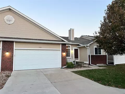 5743 NW 95th St, Johnston, IA 50131