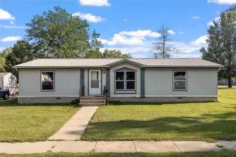 323 Warford St, Perry, IA 50220
