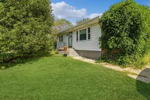 5793 NW 54th Ct, Johnston, IA 50131