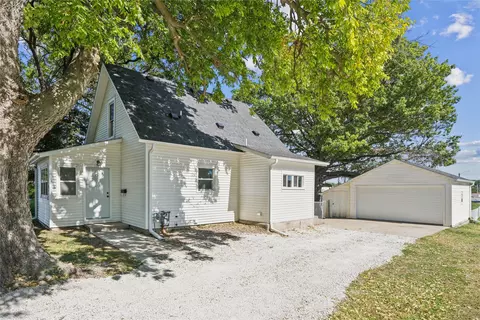 424 E 12th St S, Newton, IA 50208