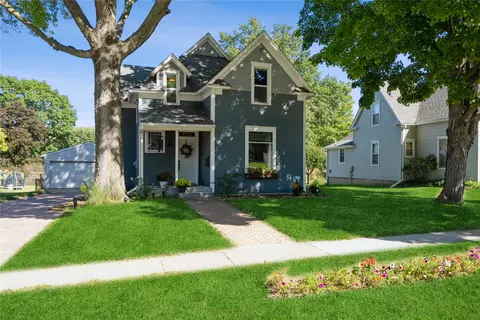 900 Lincoln St, Pella, IA 50219