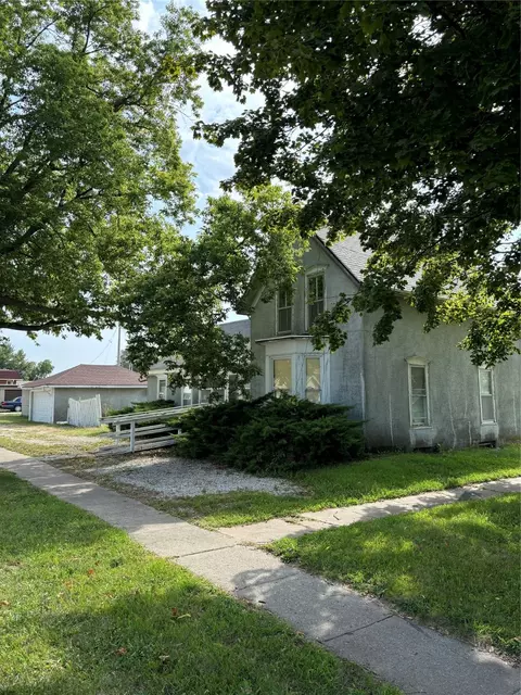 921 1 St Ave, Perry, IA 50220