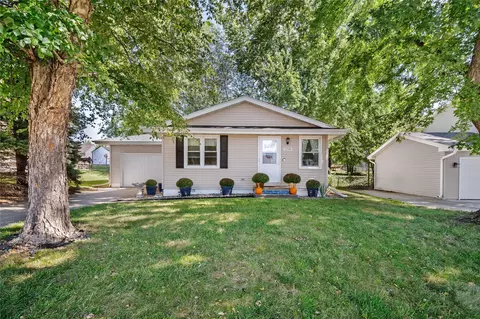 1250 Hardin Dr, Carlisle, IA 50047