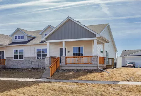 9781 Regatta Ln, Johnston, IA 50131