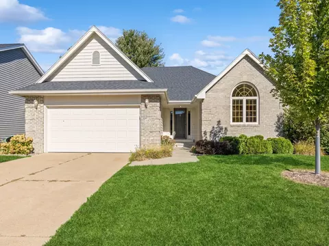 15105 Hawthorn Dr, Clive, IA 50325