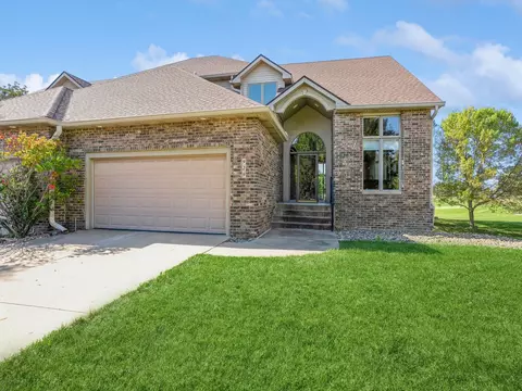 929 Glen Oaks Ter, West Des Moines, IA 50266