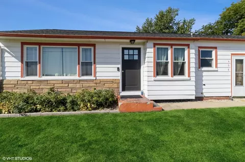 408 Center Ave S, Mitchellville, IA 50169
