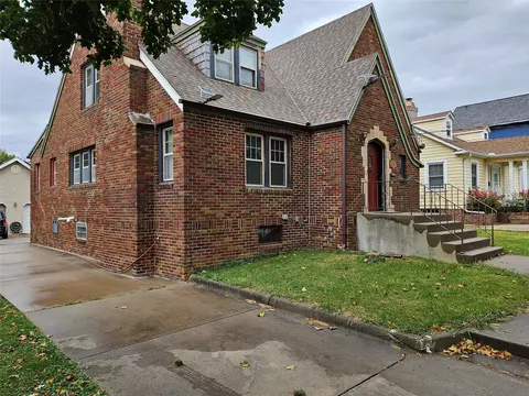 1436 Guthrie Ave, Des Moines, IA 50316