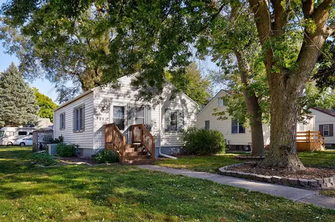 4045 Oxford St, Des Moines, IA 50313