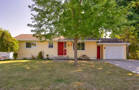 53 Constitution Blvd, Pleasant Hill, IA 50327