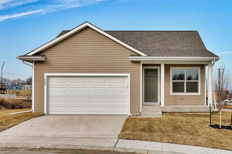 395 Commons Dr, Carlisle, IA 50047