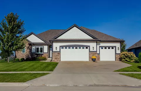 3006 NW Sharmin Dr, Ankeny, IA 50023