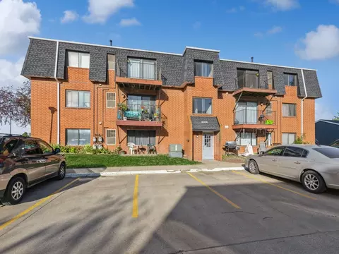 2004 W 4th Ave #2, Indianola, IA 50125
