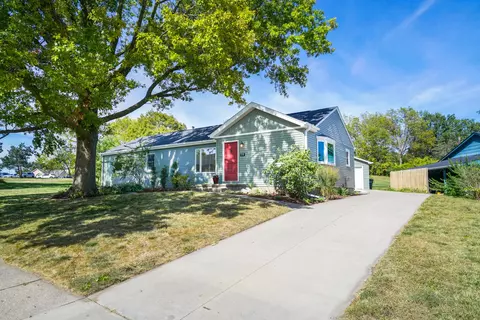 99 Linden Blvd, Pleasant Hill, IA 50327