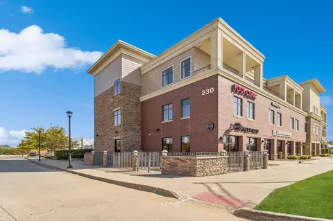 230 S 68th St #1302, West Des Moines, IA 50266