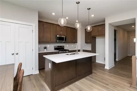 4724 90th St, Urbandale, IA 50322