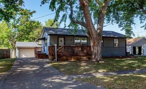 3706 Belmar Dr, Des Moines, IA 50317