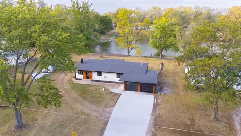 5650 SE 68th Pl, Carlisle, IA 50047