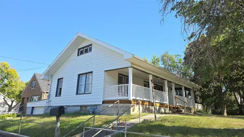 806 S 6th Ave E, Newton, IA 50208