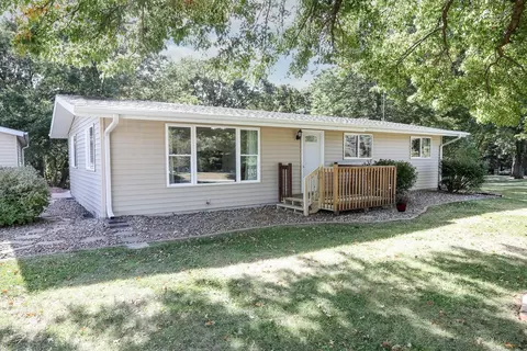 994 198th Pl, Pella, IA 50219
