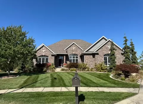 3218 154th St, Urbandale, IA 50323