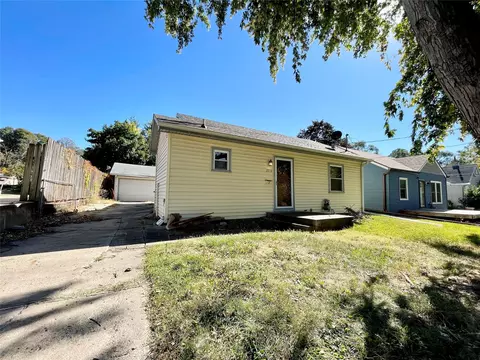 2713 Columbia St, Des Moines, IA 50313