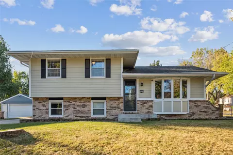 6304 Twana Dr, Urbandale, IA 50322