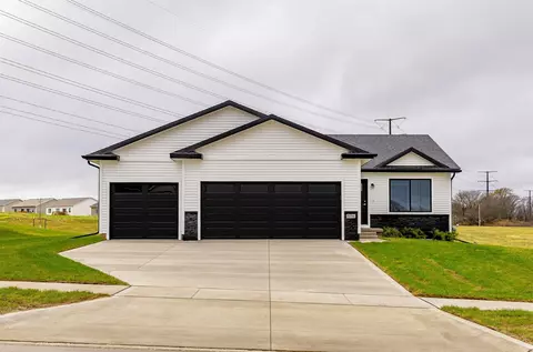 5556 165th St, Urbandale, IA 50323