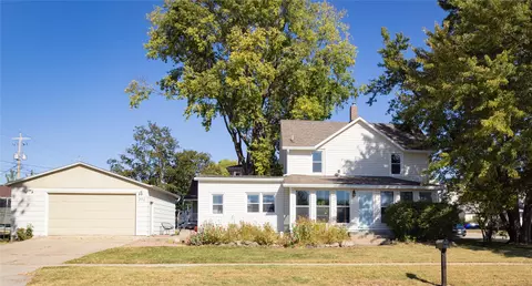 202 2nd St SE, Bondurant, IA 50035