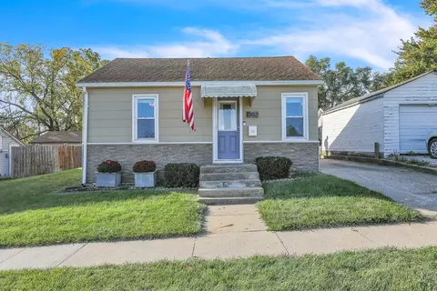1302 W Robinson St, Knoxville, IA 50138