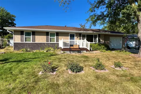 1205 E 14th St S, Newton, IA 50208