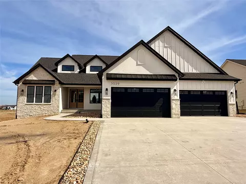 3029 NW Beechwood Dr, Grimes, IA 50111