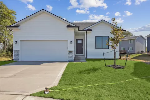 1844 Gordon Ct, Norwalk, IA 50211