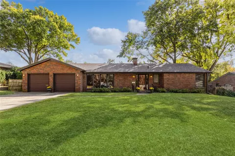 7118 Reite Ave, Windsor Heights, IA 50324
