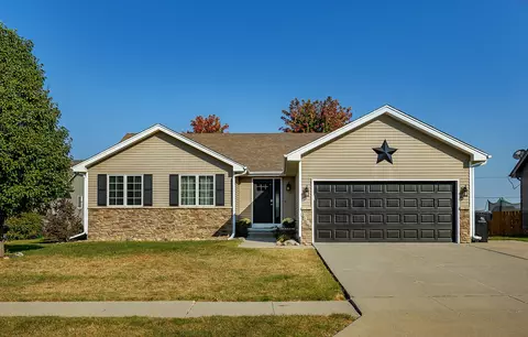 2110 NW Lakeside Ct, Ankeny, IA 50023
