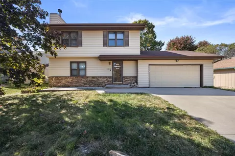1210 SE Hayes Dr, Ankeny, IA 50021