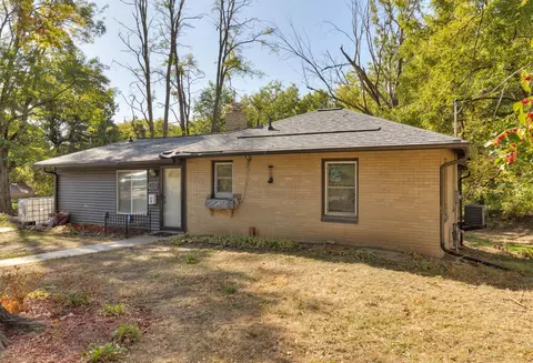 3122 Victoria Dr, Des Moines, IA 50310
