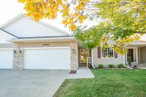 6054 Sheffield Cir, Johnston, IA 50131