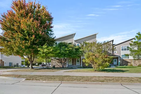 301 SE 11th St #201, Grimes, IA 50111