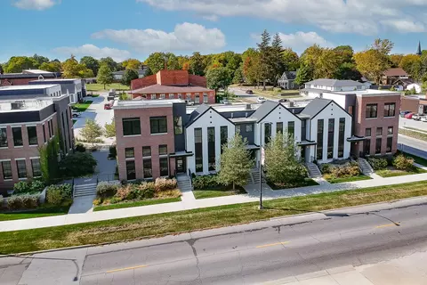 421 Main St, Pella, IA 50219