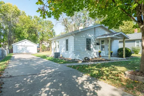 3020 Dubuque Ave, Des Moines, IA 50317