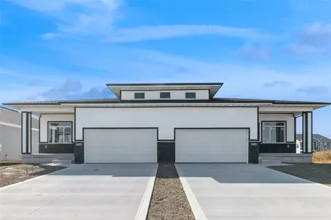 4756 172nd St, Urbandale, IA 50323