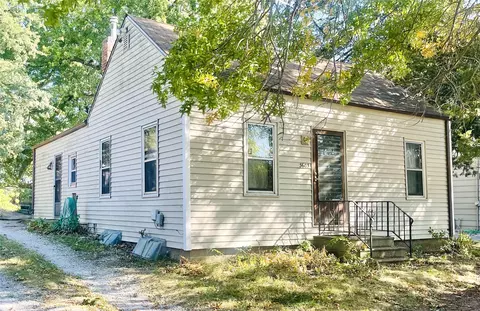 3603 E 39th St, Des Moines, IA 50317